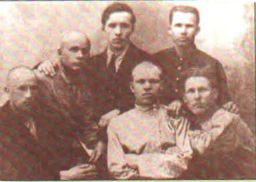 Бабушкин Александр Иванович (1904-1962) крайний слева.jpg