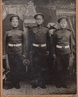 Слева направо: Хозяинов Михаил Захарович, Витязев Александр, Хозяинов Павел.29.05.1916u/