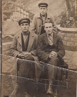 Мяндин Петр Александрович (сидит слева) (1907-1943), Мохча