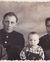 Канев Федор Александрович (1915г.р.), Большое Галово - Печора, с женой и дочками