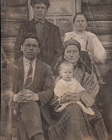 Канев Тихон Гаврилович (сидит слева) (1907-06.12.1941)Ласта